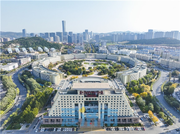 历下区文东街道在明湖国际信创产业园召开园区服务发展座谈会(图1)
